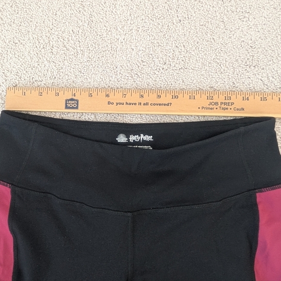 Torrid 1 (1X 14/16) Harry Potter Hogwarts Performance Active Crop Leggings EUC - Picture 8 of 8